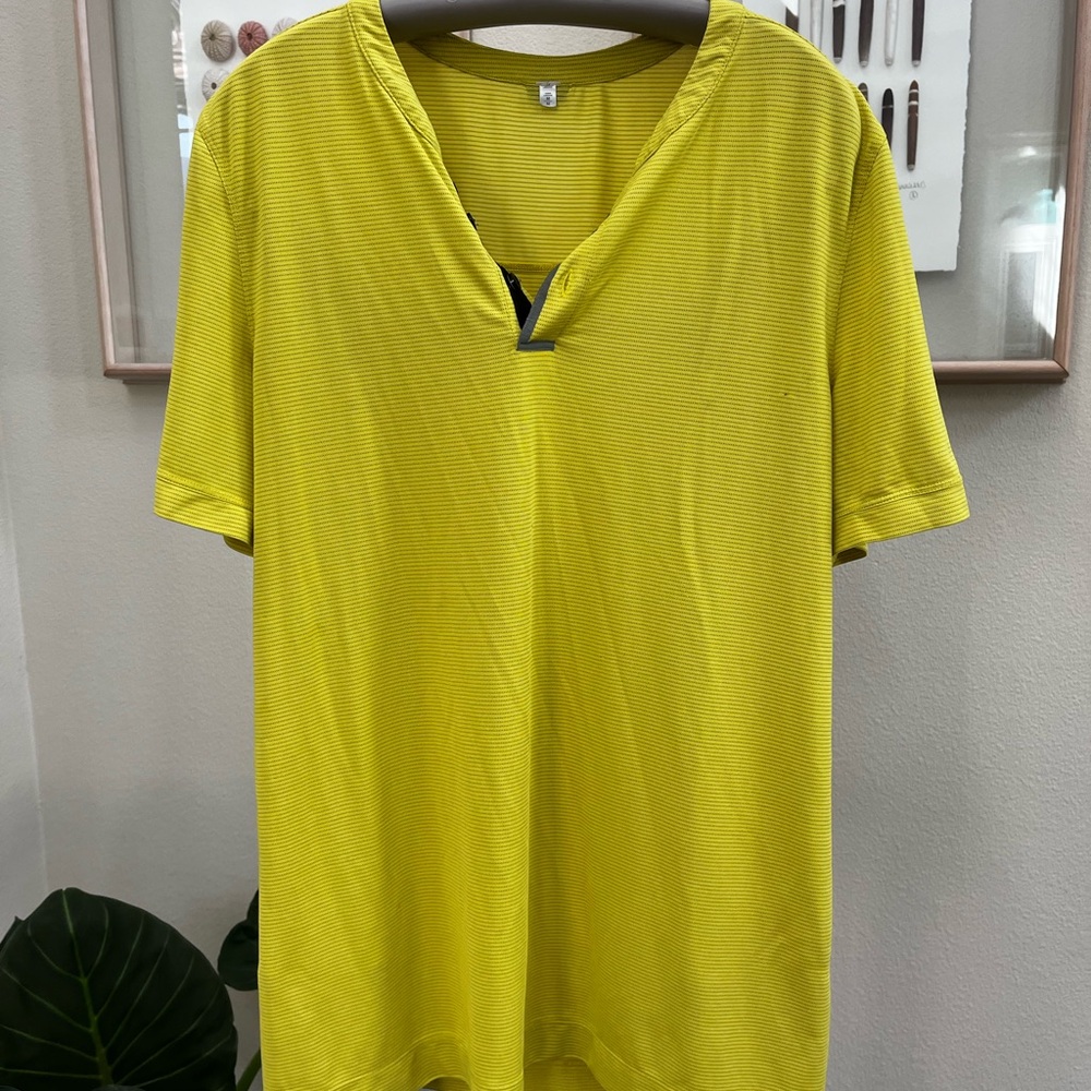Lululemon's Men's Technical Shirt, Sz. M